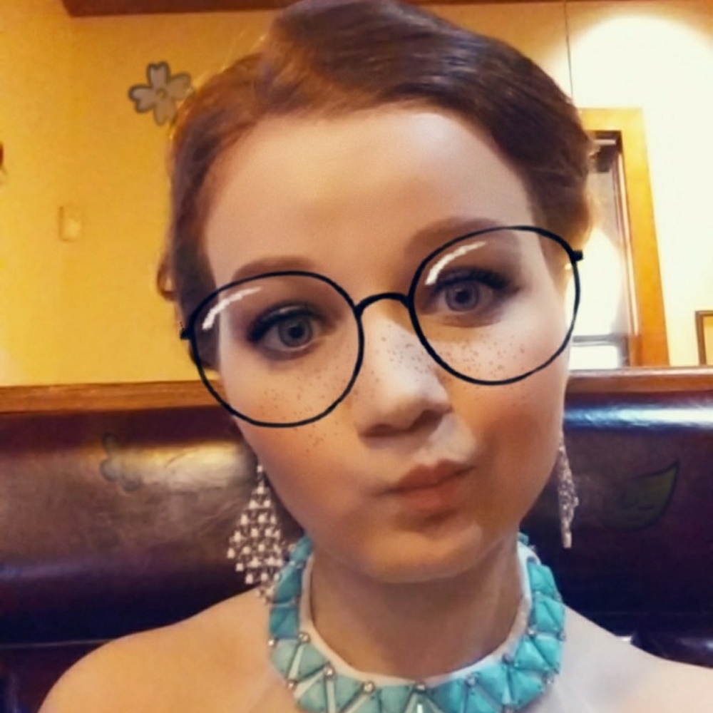 Meet your Posher, Kayla